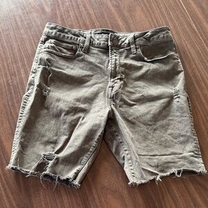 American Eagle Men’s distressed gray shorts
